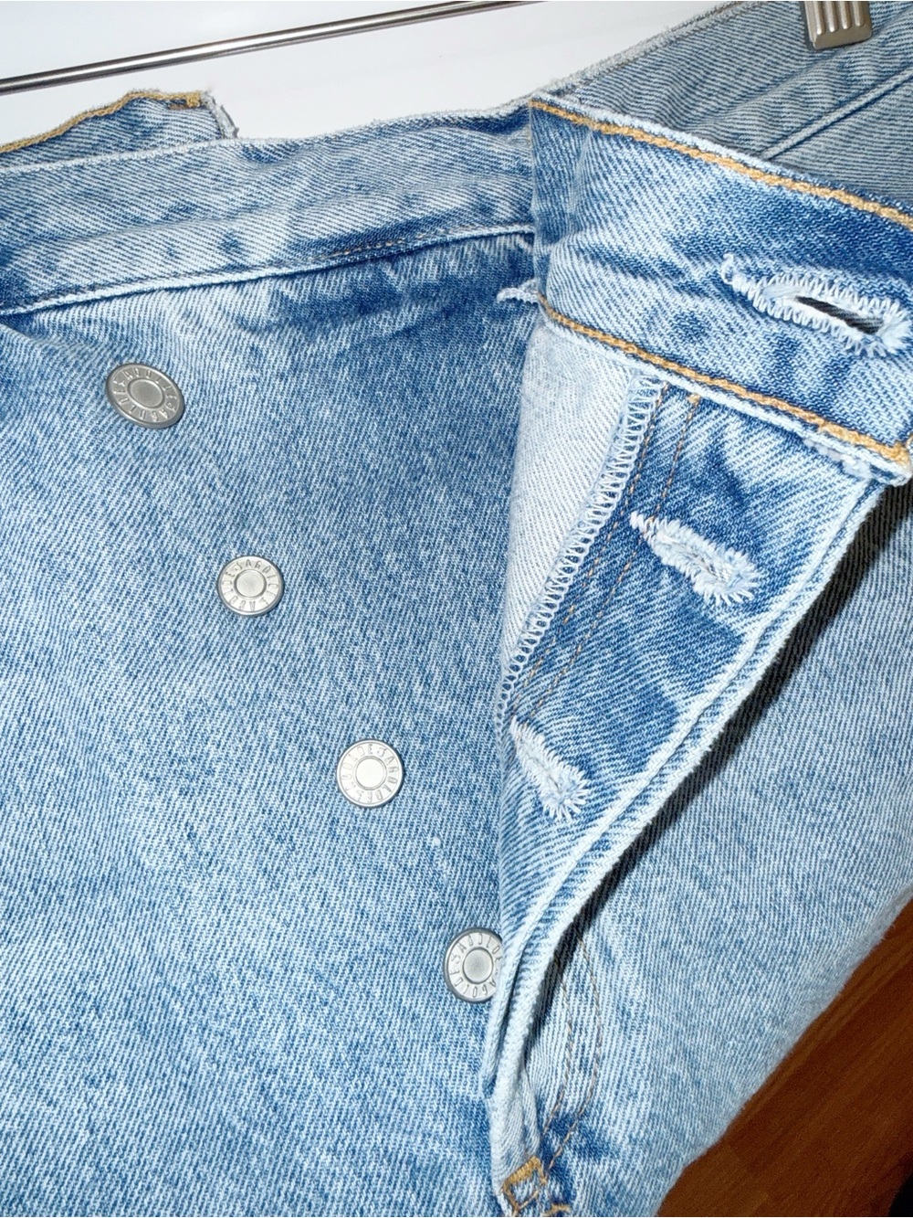 AGOLDE CRISS CROSS FRAYED HEM BLUE JEAN SHORTS - Picture 4 of 9